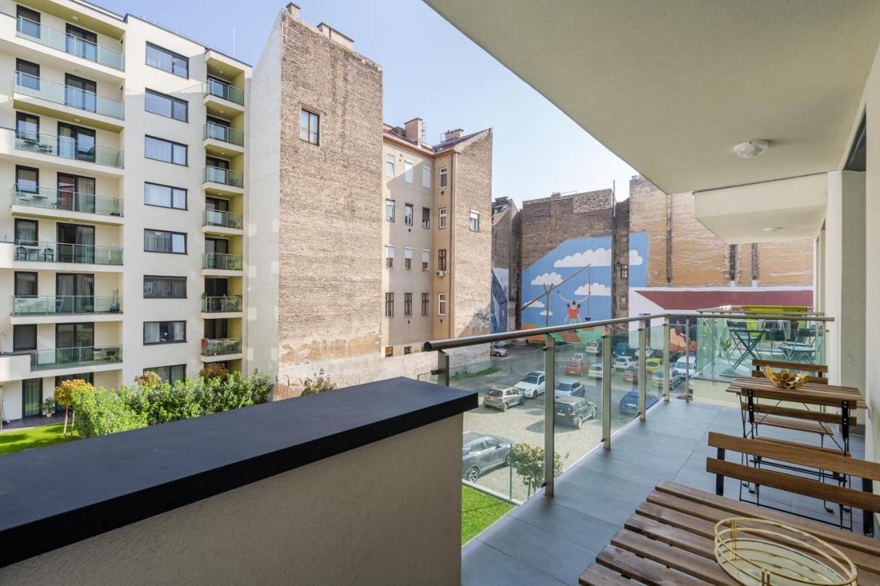 Navy Angel Apartment With Balcony Budapest Exteriör bild