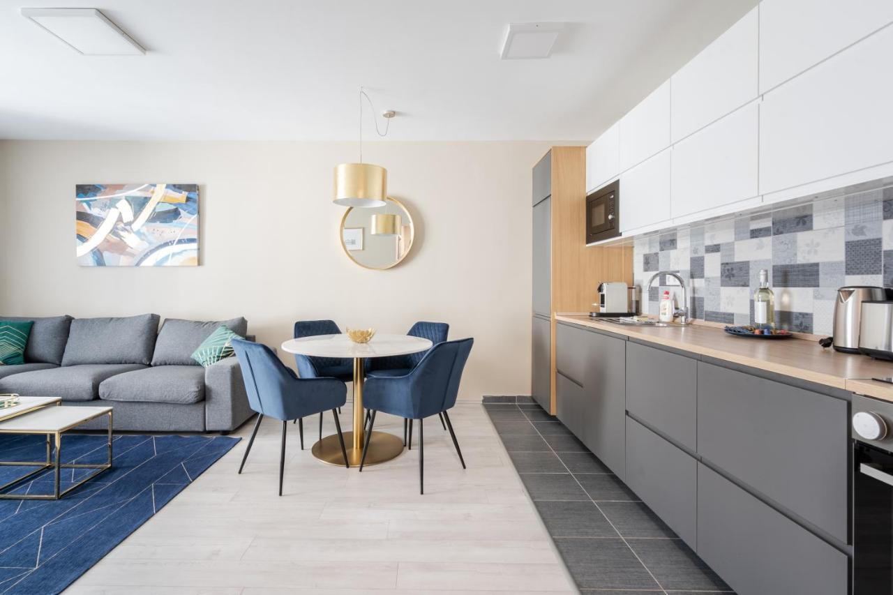Navy Angel Apartment With Balcony Budapest Exteriör bild